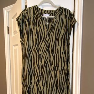 NWT  zebra print sheath, loose with pockets. Hangs well, nice shoulder detail.